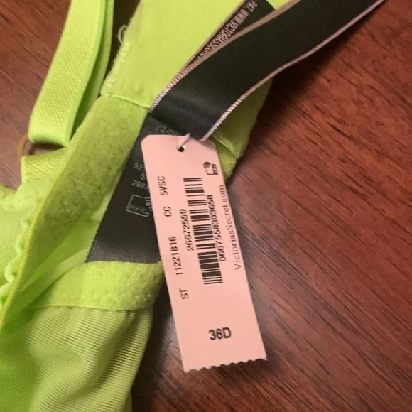 Absolutely stunning salad neon Victoria’s Secret 36 D lace sexy bra with lace